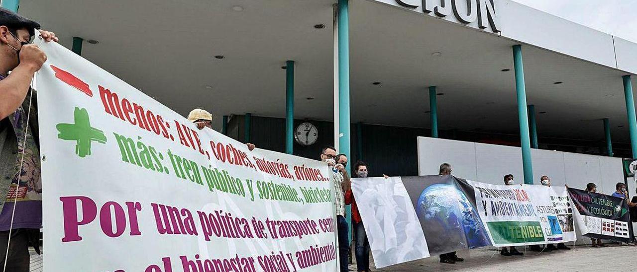 Los ecologistas rechazan la estación tanto en Moreda como en el Museo del Ferrocarril