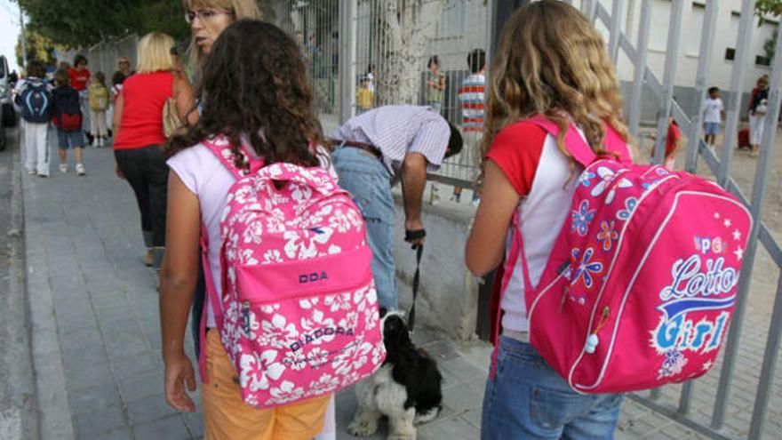 La mochila no debe pesar más del 10% del peso del escolar