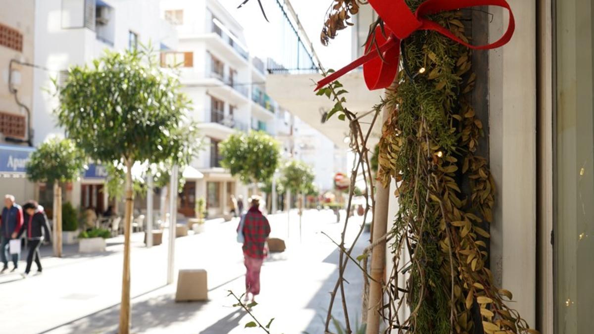 Imagen de decoración en una calle de Santa Eulària cedida por el Consistorio.