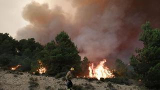 El incendio de Tarragona arrasa 1.400 hectáreas y amenaza a dos poblaciones