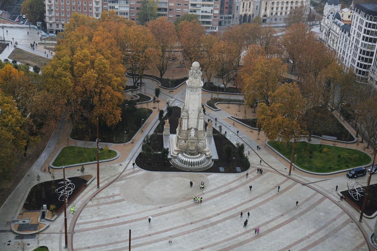 Almeida inaugura la nova Plaza de España, el gran projecte urbà de Carmena Almeida inaugura la nova Plaza de España, el gran projecte urbà de Carmena