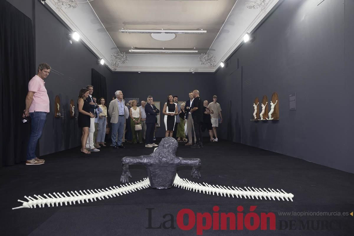 Así es la exposición 'Los Asomados' de Lidó Rico, que llega a Caravaca en su Año Jubilar