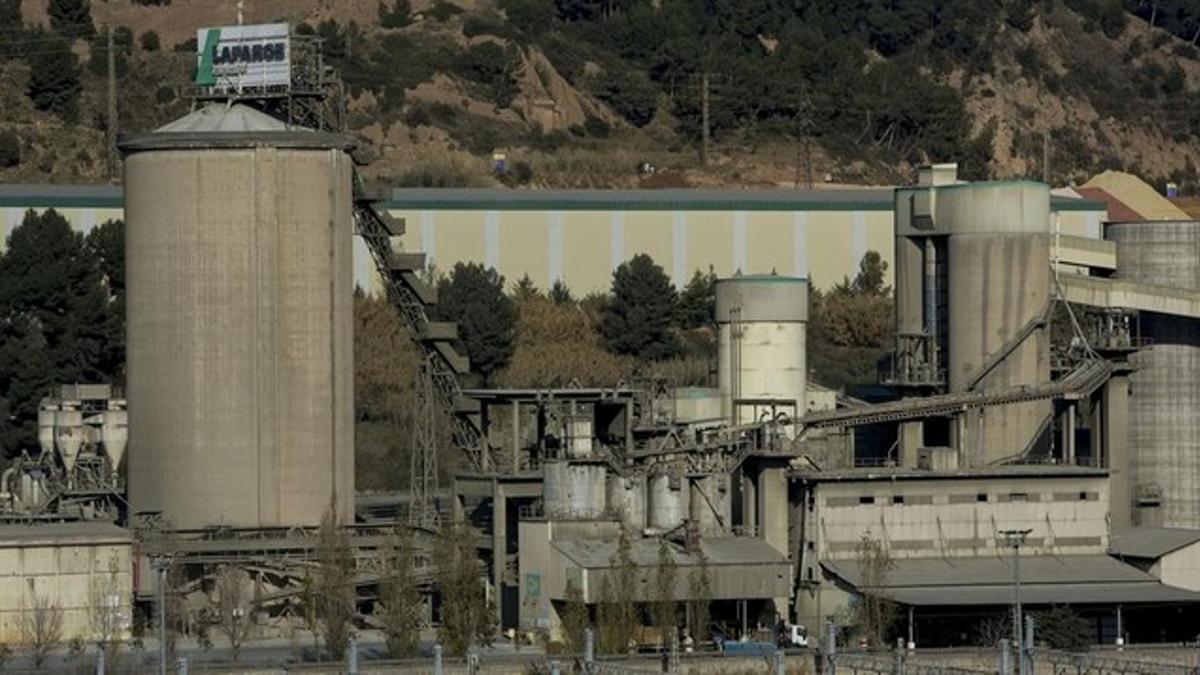 La planta cementera de Lafarge en Montcada i Reixac.