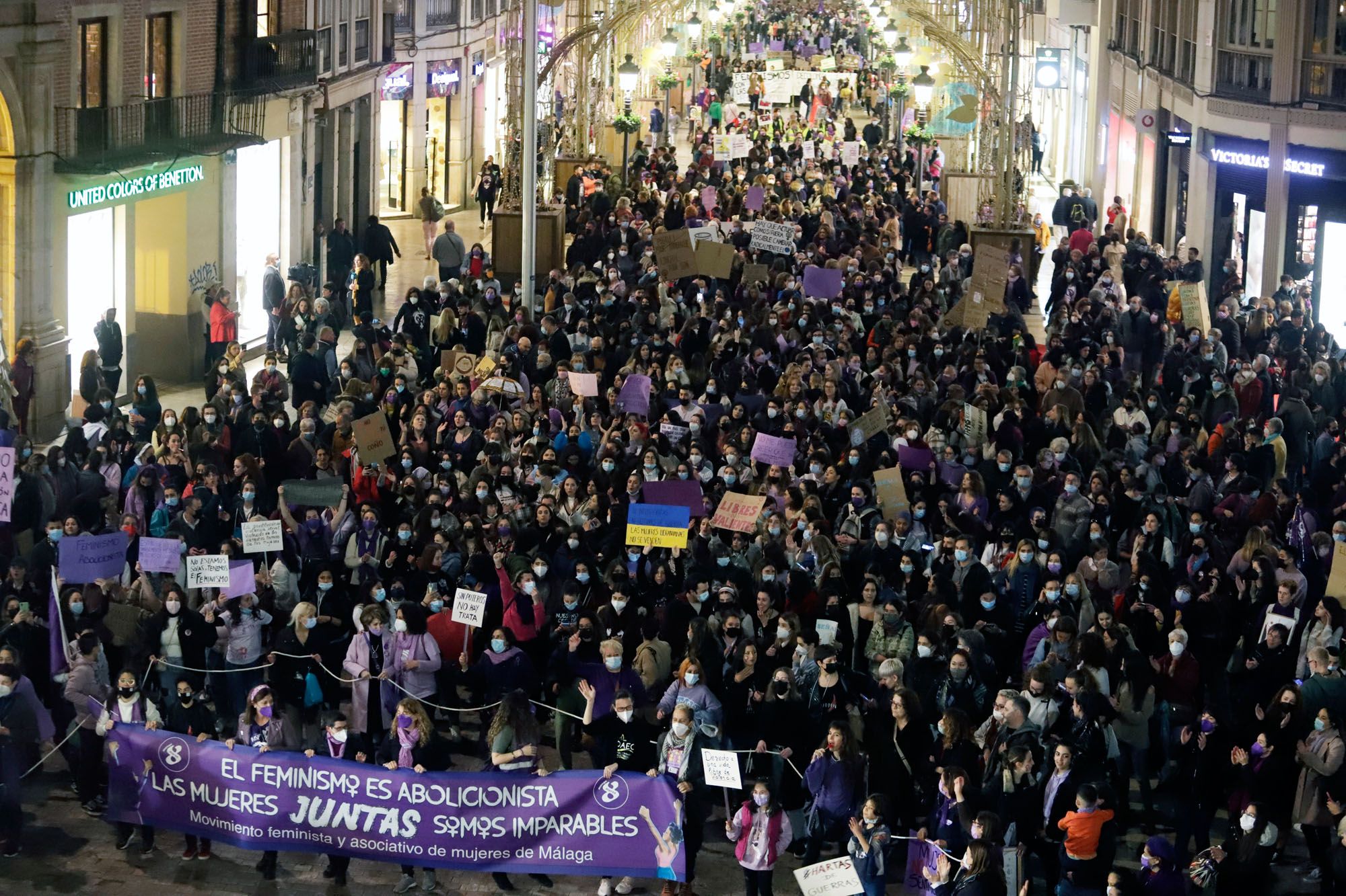 Las imágenes de la marcha multitudinaria por el Día Internacional de la Mujer en Málaga.