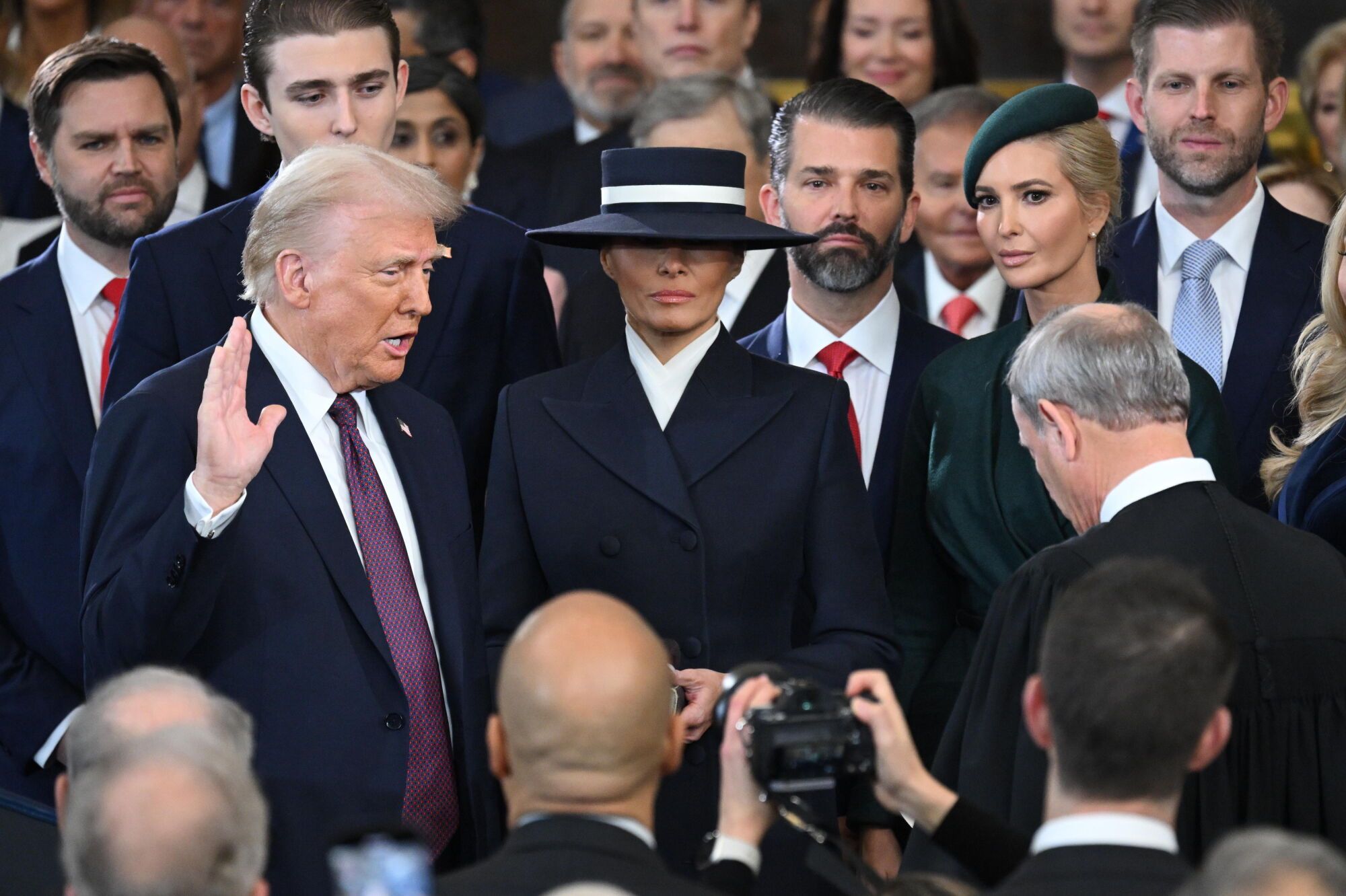 Washington (United States), 20/01/2025.- Donald Trump is sworn in as the 47th US President in the US Capitol Rotunda in Washington, DC, USA, 20 January 2025. EFE/EPA/SAUL LOEB / POOL