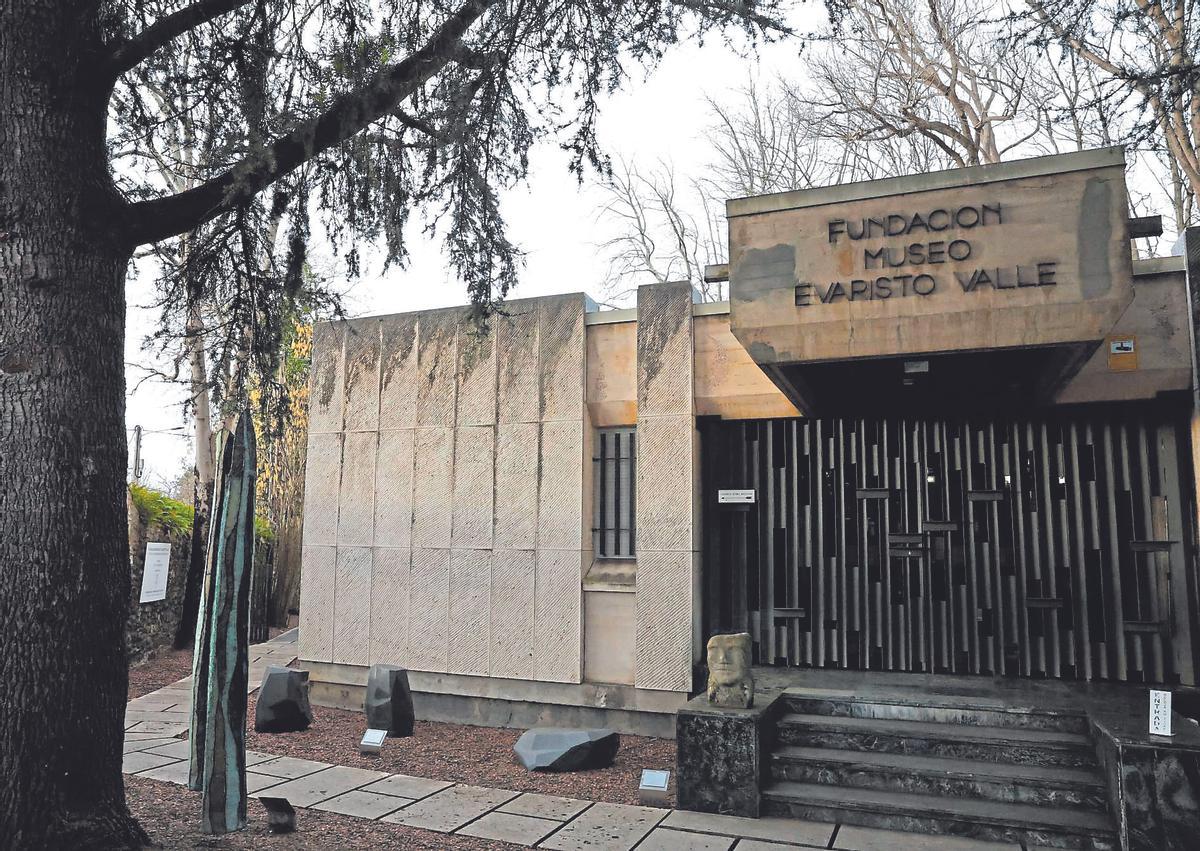 El Evaristo Valle, edén de arte en el jardín de Somió