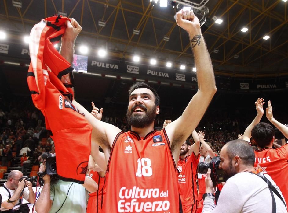 Los jugadores del Valencia BC celebran la victoria