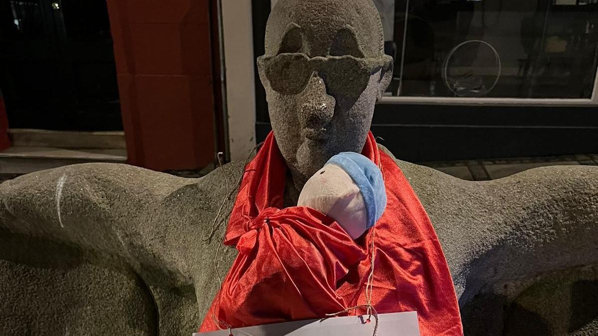 "Sen as mulleres non sería posíbel": una campaña reivindicativa anónima en A Coruña por el 1 de mayo