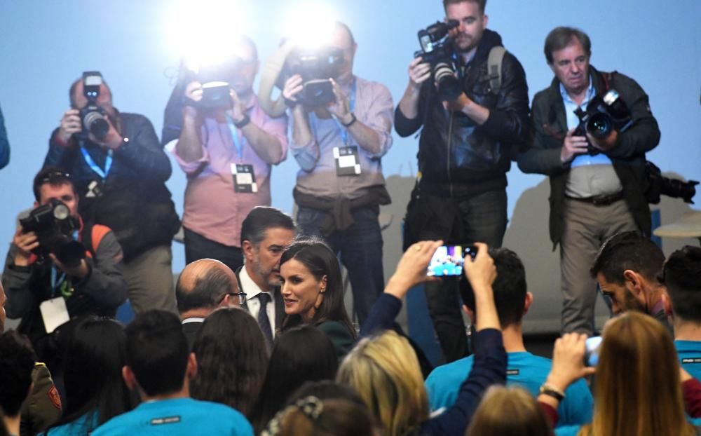 El vicepresidente del Gobierno, Pablo Iglesias, acompaña a la monarca en las actividades que se desarrollan esta mañana en el centro Ágora, junto al presidente de la Xunta, Alberto Núñez Feijóo