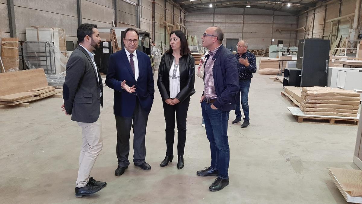Foto de la visita a las instalaciones de la empresa ExpoJamar, en l'Alcora.