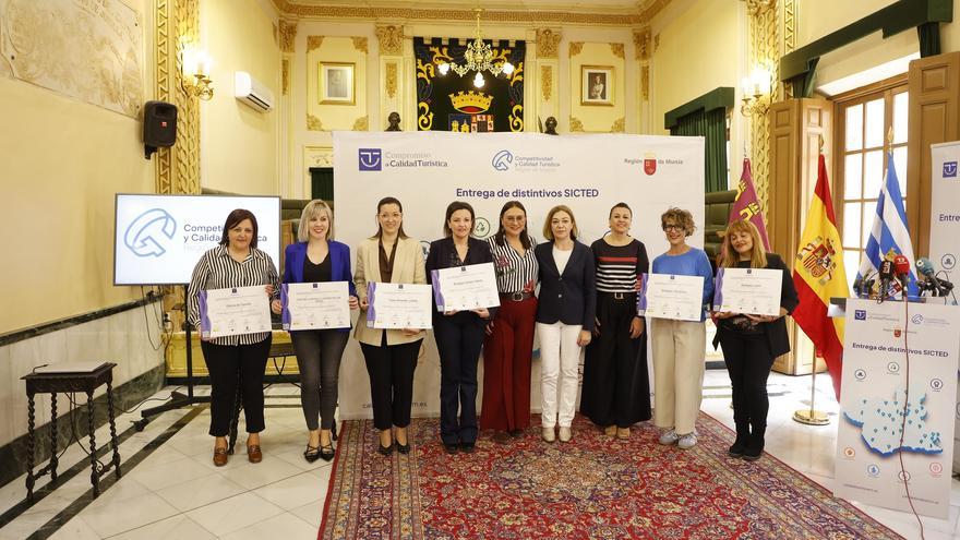 La Comunidad entrega distintivos de calidad turística a seis empresas y entidades de Jumilla que refuerzan su excelencia