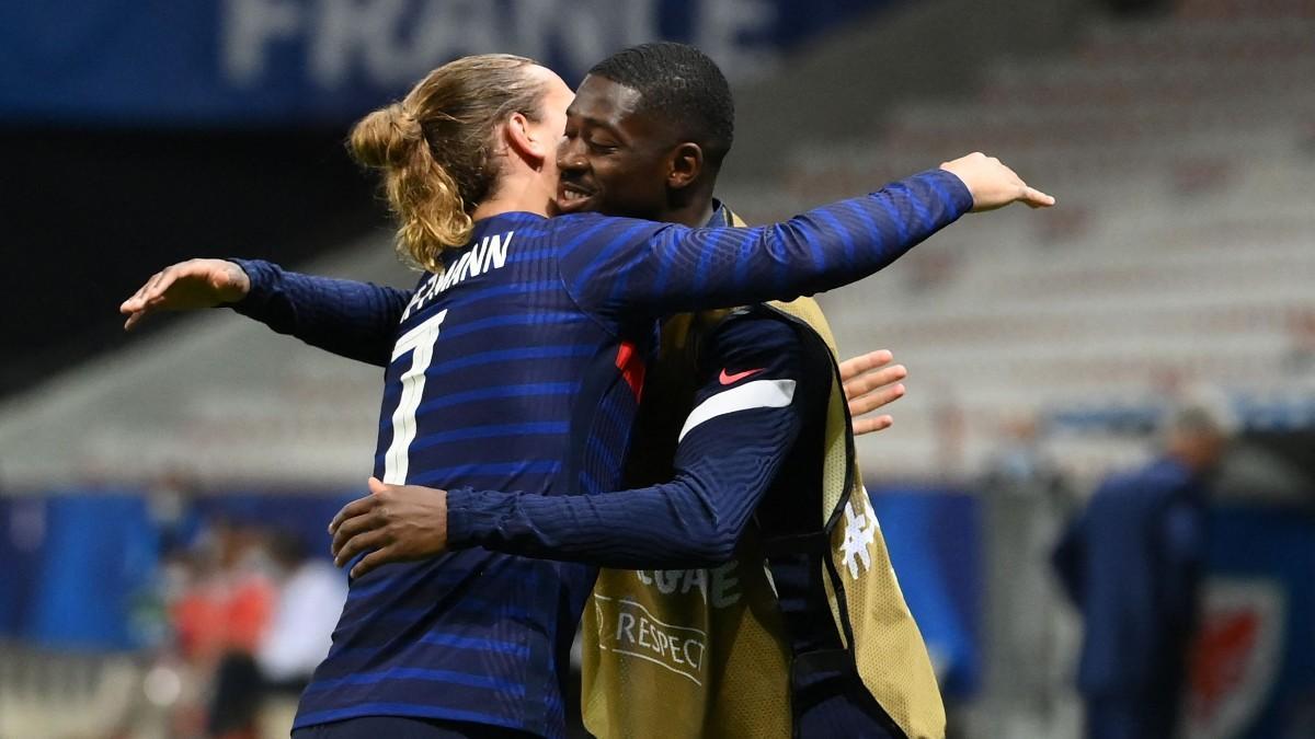 Griezmann celebró su gran gol en el amistoso ante Gales abrazando a Dembélé