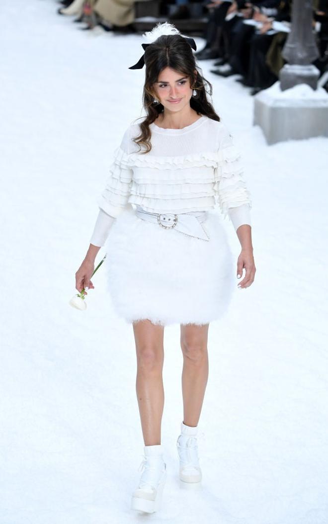 Penélope Cruz desfila por primera vez para Chanel
