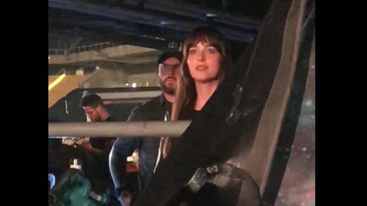 Dakota Johnson, en el concierto de su chico, Chris Martin, en el primero de sus conciertos en Barcelona