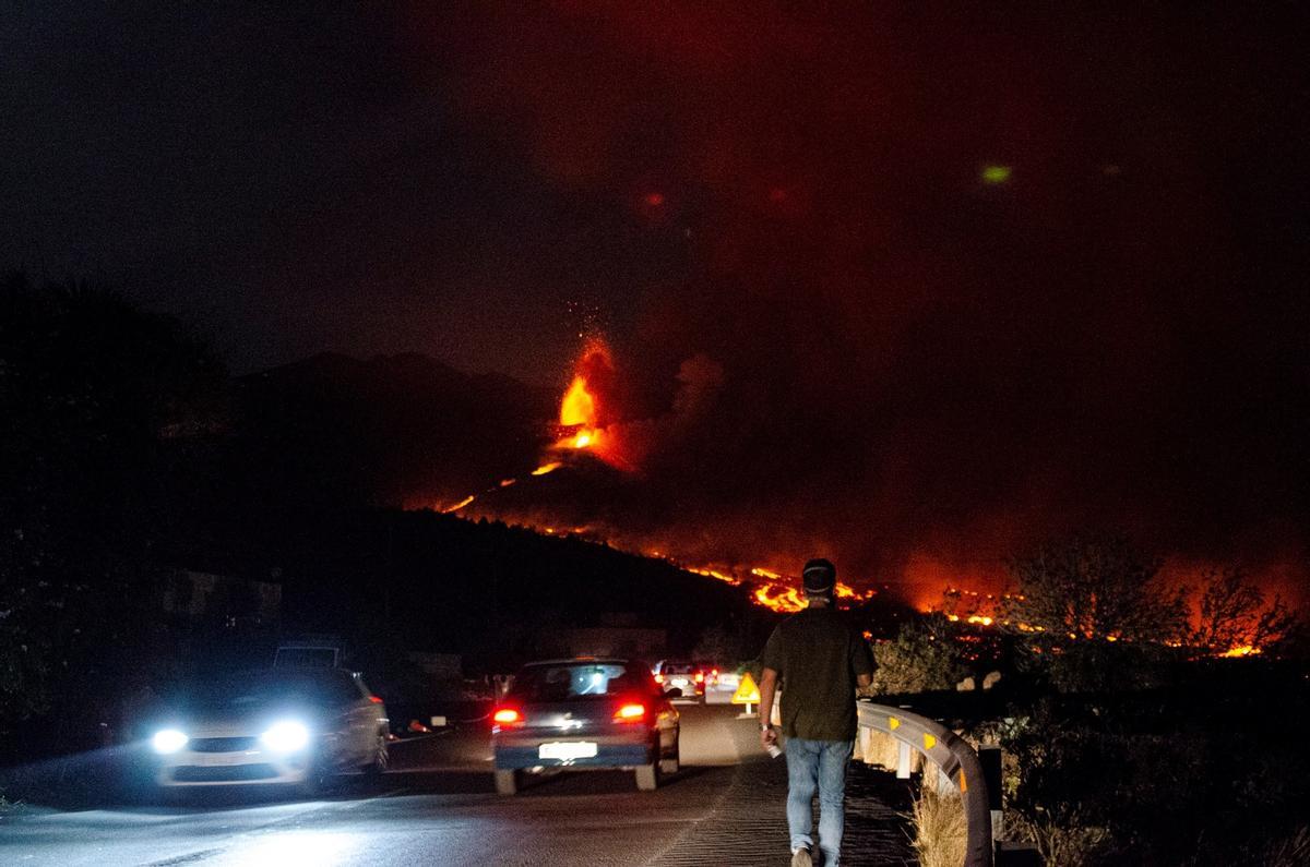 El peor escenario sería que este grupo de coladas se dirigiera al norte de la montaña de La Laguna, lo que se sabrá en las próximas horas, pues puede suceder que al final se frenen y ganen altura.