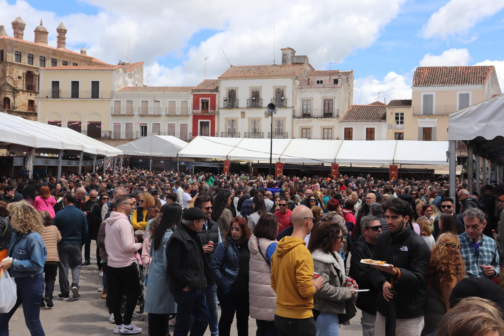 Primera jornada de la Feria Nacional del Queso de Trujillo