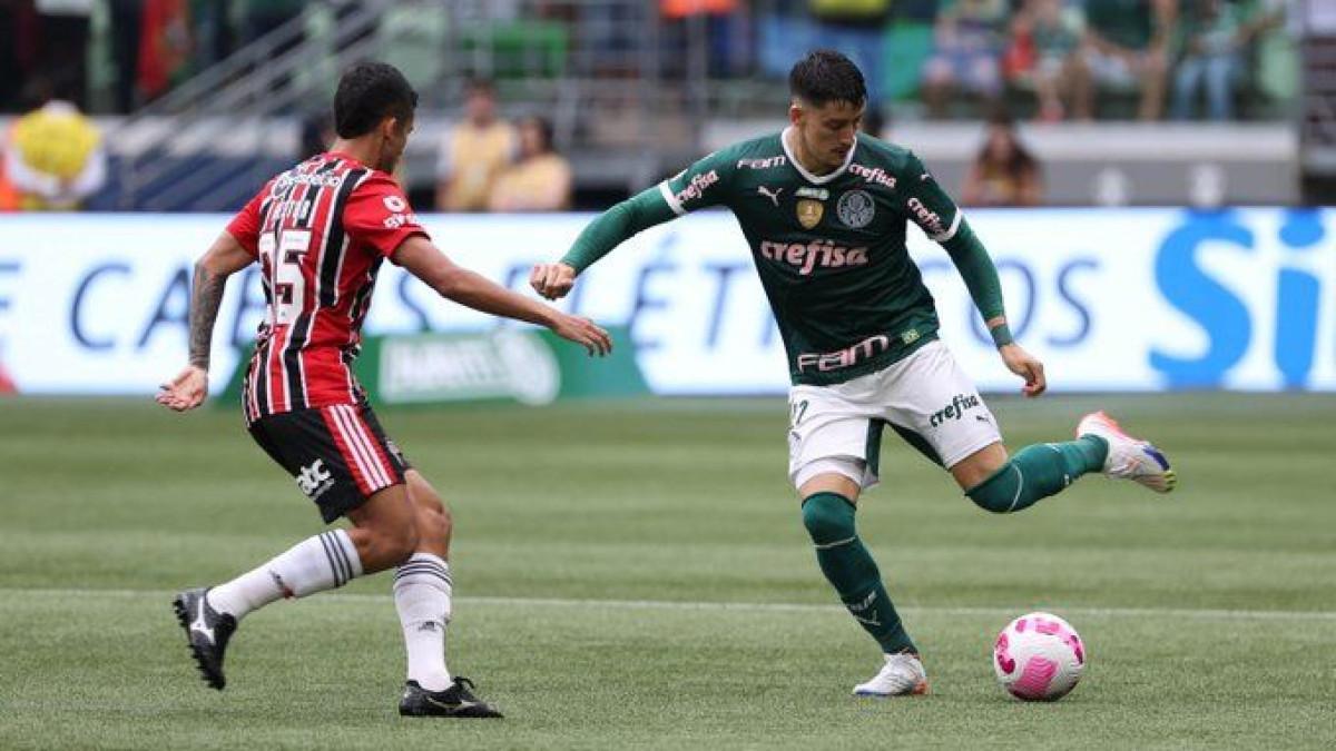 Un instante del encuentro entre el Palmeiras y el Sao Paulo