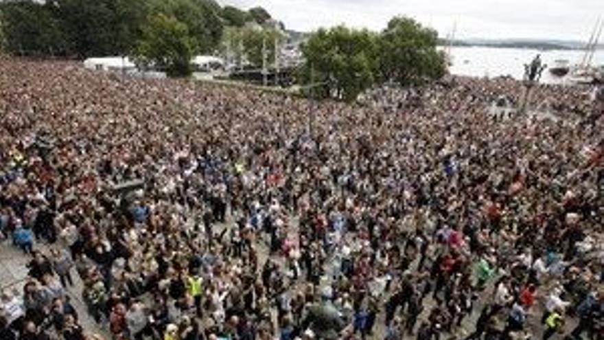 Unas 150.000 personas rinden homenaje a las víctimas en Oslo