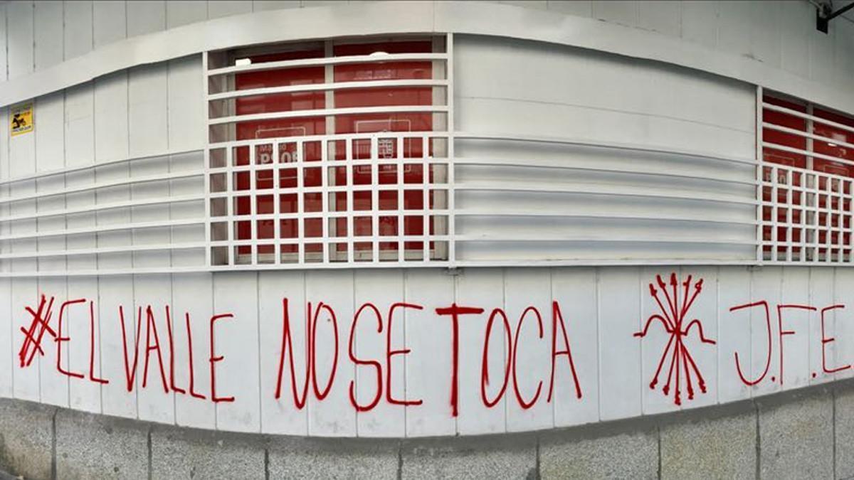 Pedro Sánchez denuncia pintadas franquistas en sedes del PSOE e insiste en su afán por acabar con la apología de la dictadura