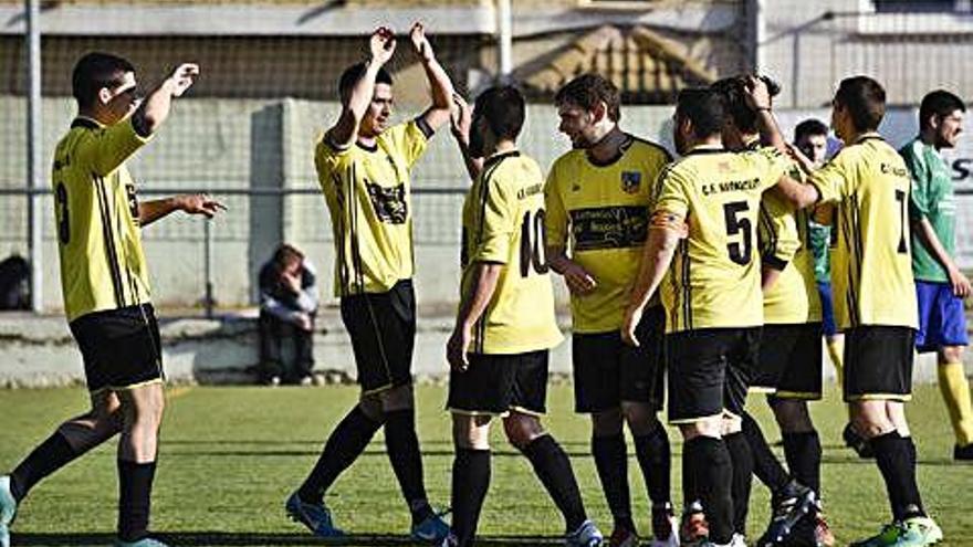 Els jugadors del CF Navarcles celebrant un gol, aquesta temporada