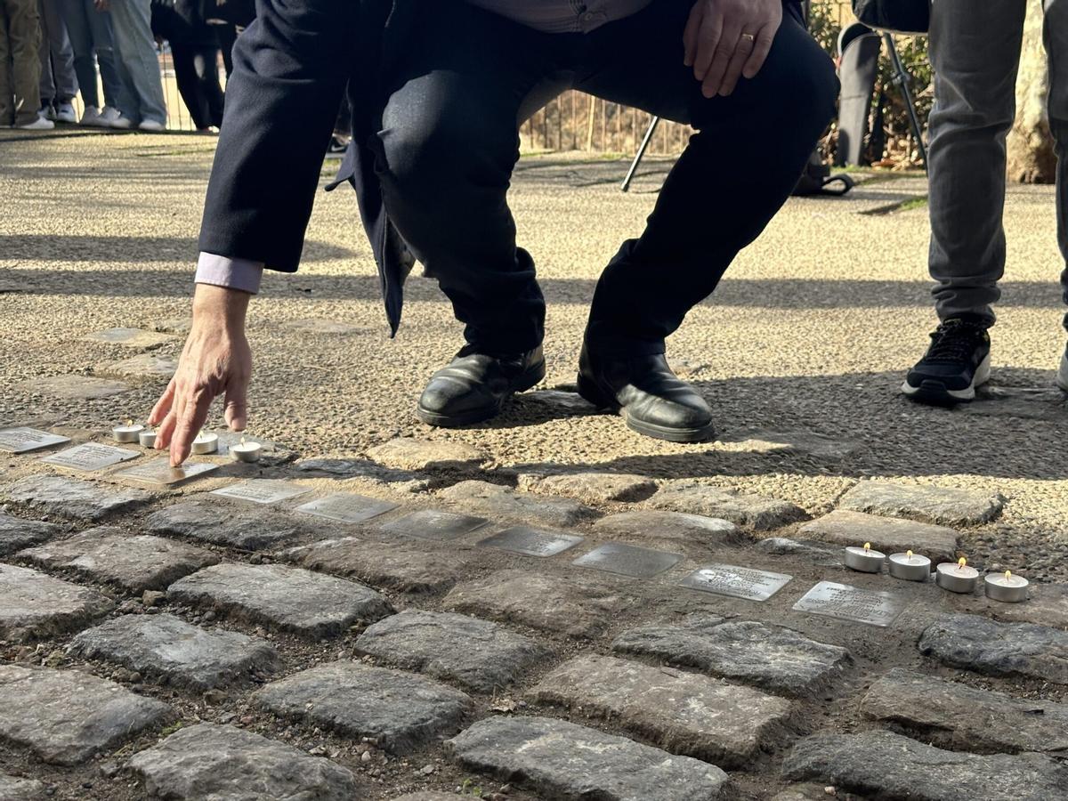 Llambordes stolpersteine al passeig de Cal Metre de Gironella