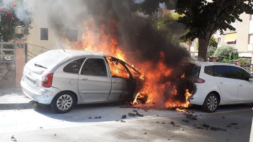 Crema un vehicle en marxa a Lloret i en aturar-se, les flames n&#039;afecten un altre