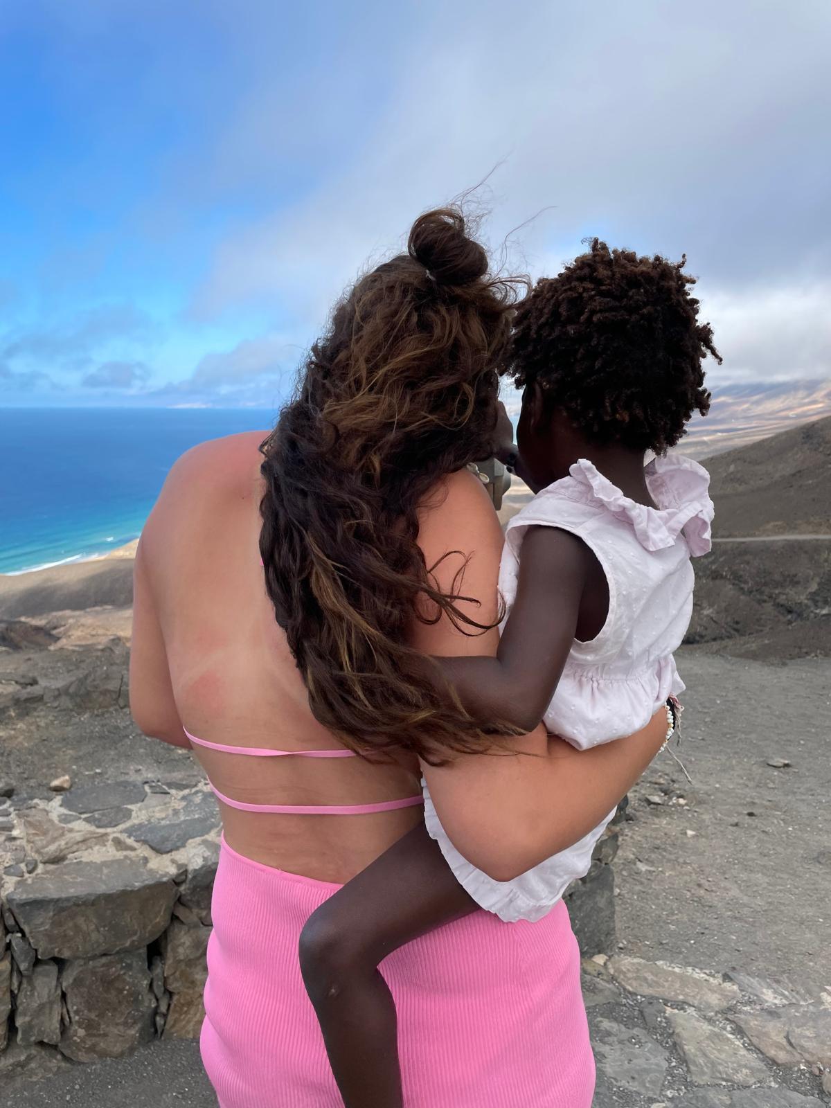 El procés d'acollida és transformador per a tota la família, diu la Clara