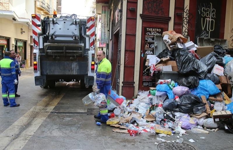 Cuarto día de la huelga de recogida de basuras en el Centro