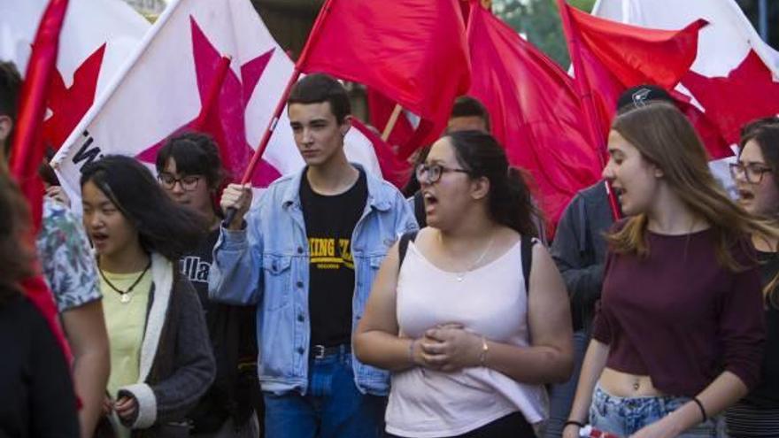 El 70 % de alumnos secunda la huelga en la Plana Baixa