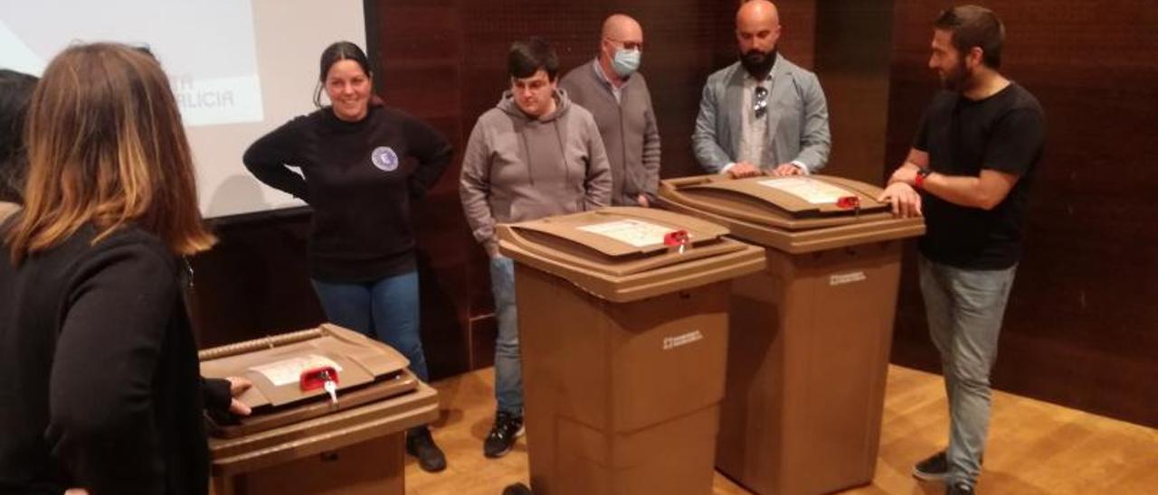 La primera charla fue ayer en el Centro Social do Mar de Bueu. |   // SANTOS ÁLVAREZ