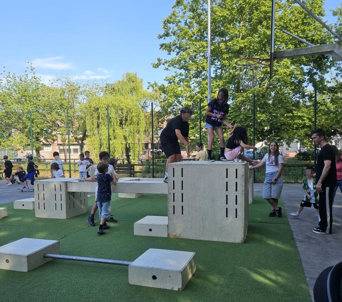 Participantes en el taller de parkour en el Choquiño Urban.