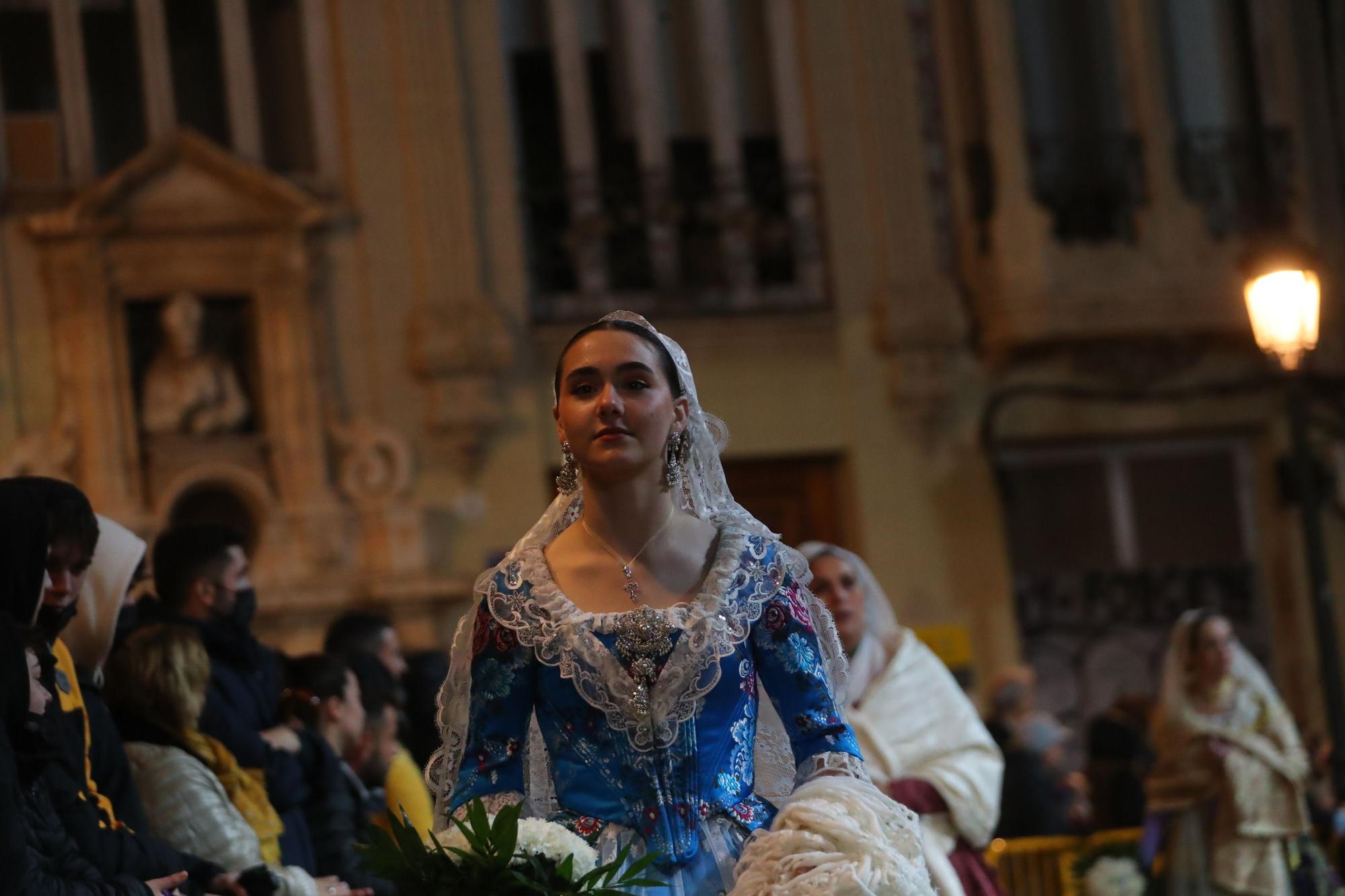 Búscate en el primer día de ofrenda por la calle de la Paz (entre las 21:00 a las 22:00 horas)