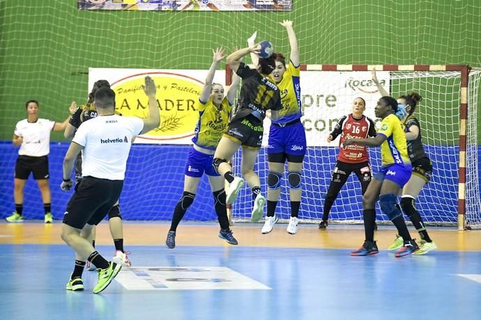 26-02-20 DEPORTES. PABELLON DE LAS REMUDAS. BARRIO DE LAS REMUDAS. TELDE. Partido de balonmano femenino entre el Remudas Rocasa y el Guardés disputado en Pabelloon Antonio Moreno del barrio teldense de Las Remudas.    Fotos: Juan Castro.  | 26/02/2020 | Fotógrafo: Juan Carlos Castro