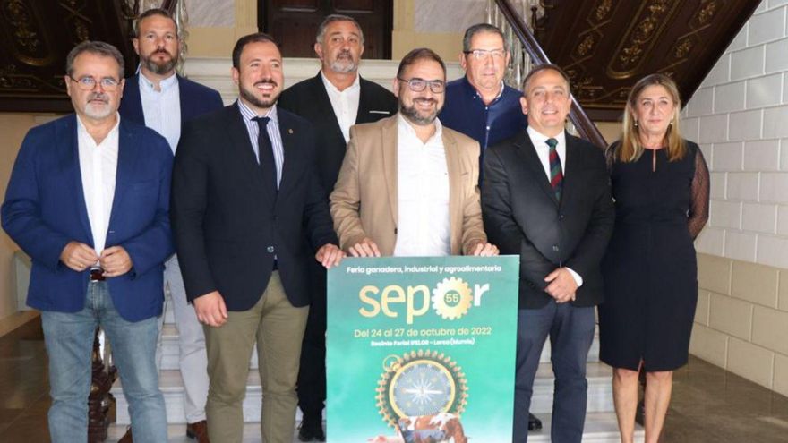 Autoridades del Ayuntamiento de Lorca y responsables de Sepor durante la presentación de la edición 2022 de la feria . | FECOAM