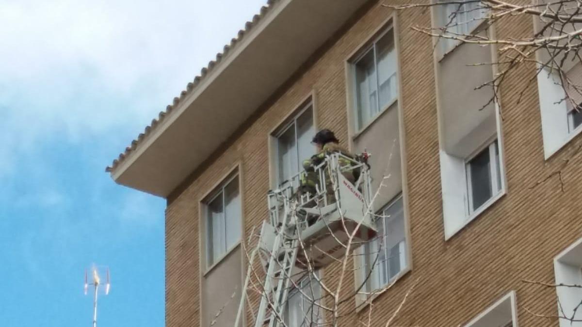 El fuerte viento obliga a cerrar los parques de Zaragoza