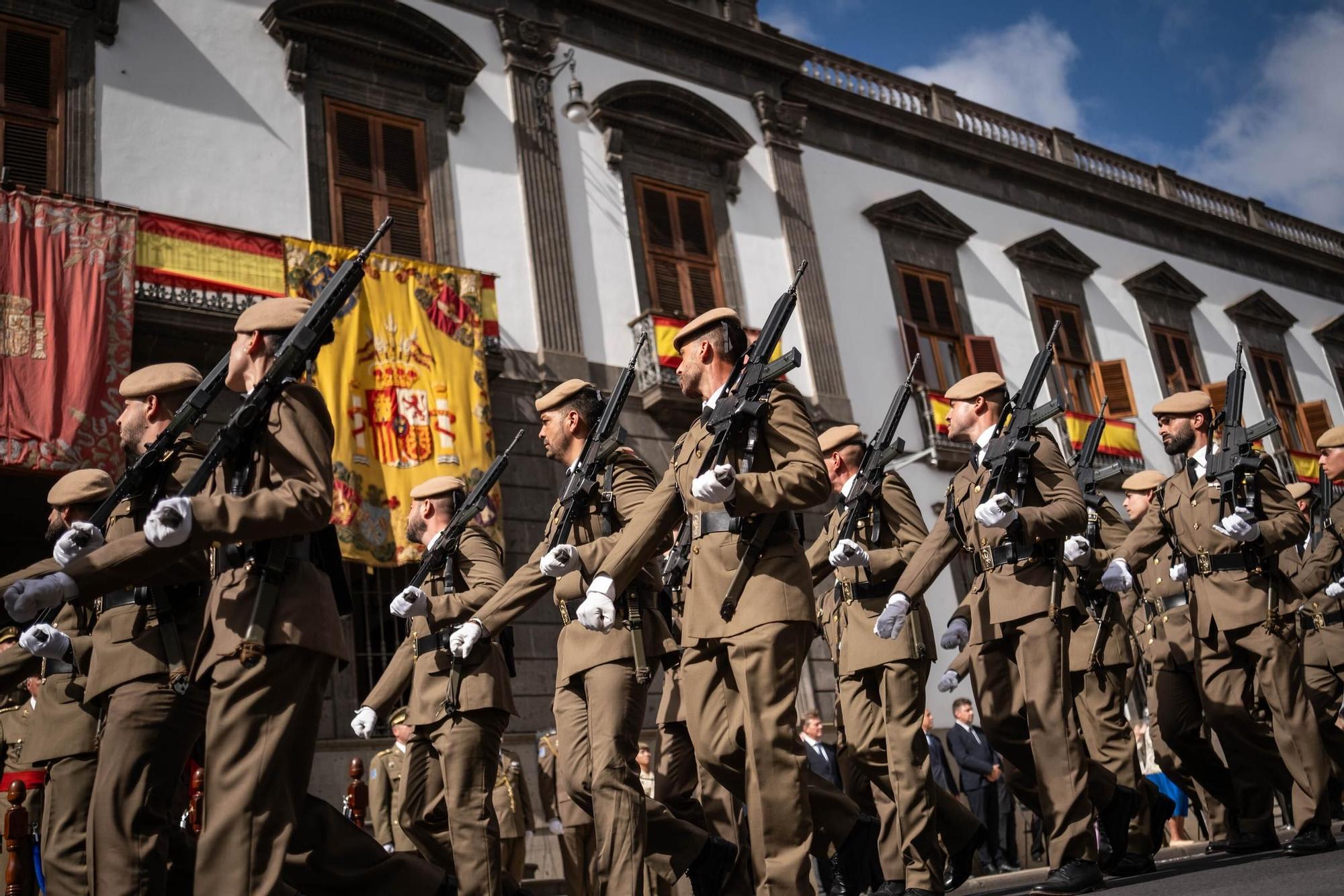 Solemne izado de la bandera por el 300 aniversario de la Capitanía General de Canarias