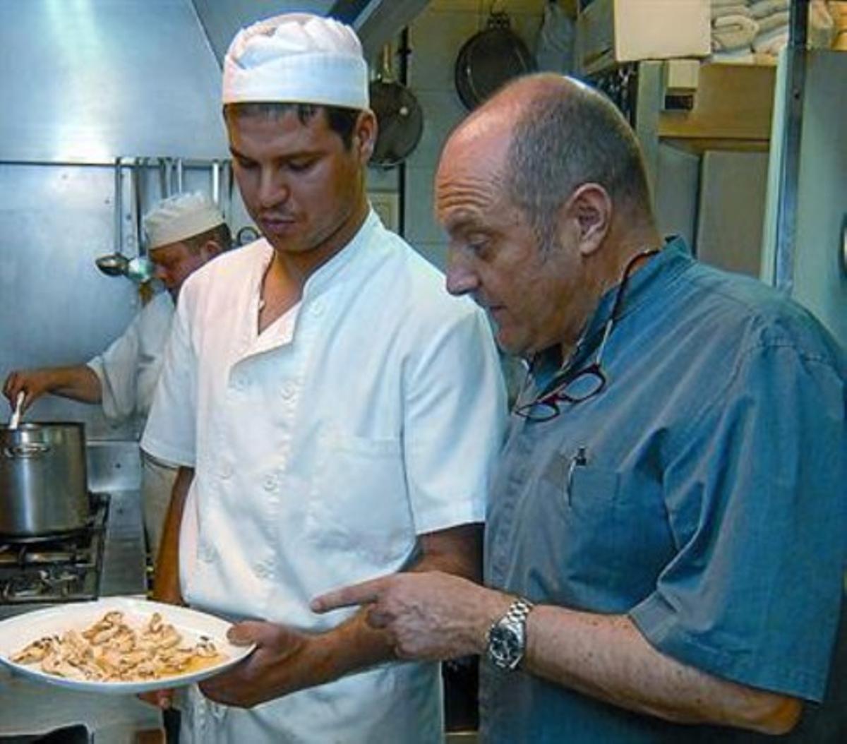Josep Maria Pellicer, ahir, a la cuina del seu restaurant Acuamar. Josep Maria Pellicer, ahir, a la cuina del seu restaurant Acuamar.