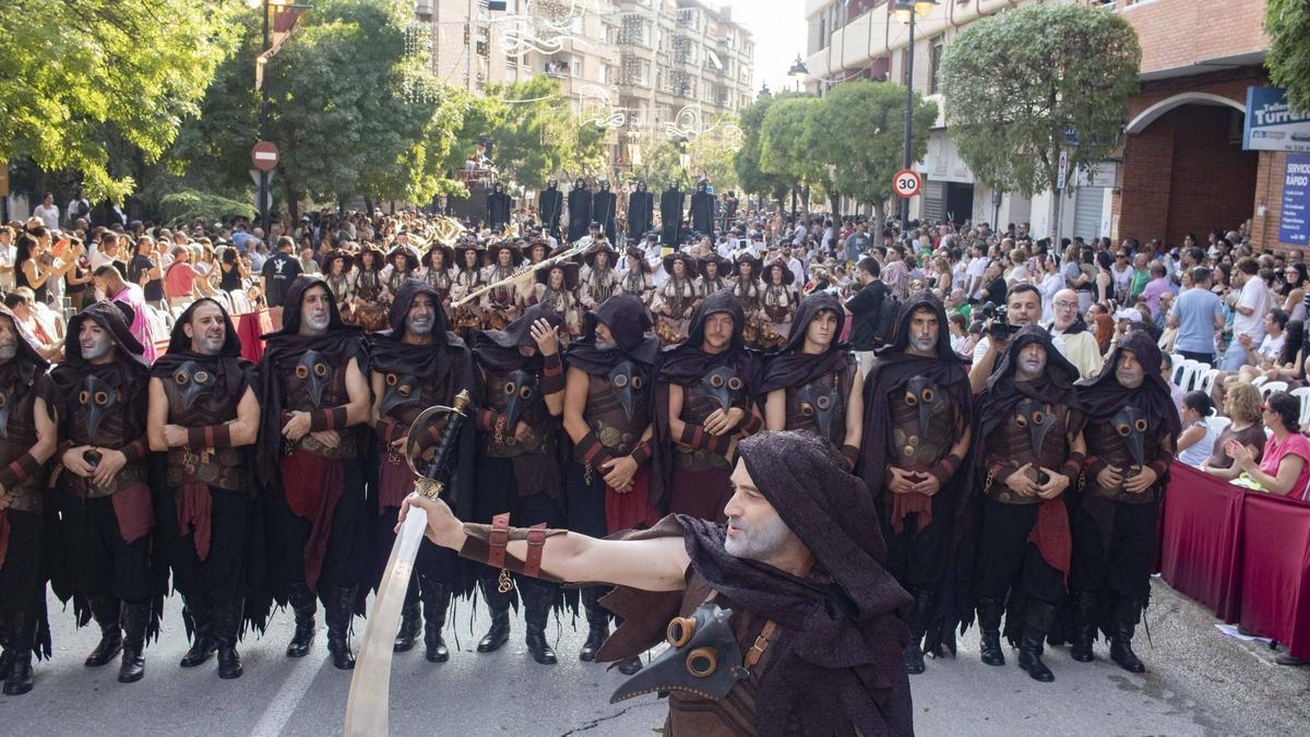 "Filaes" en la Entrada de Ontinyent de las pasadas fiestas, de 2025.