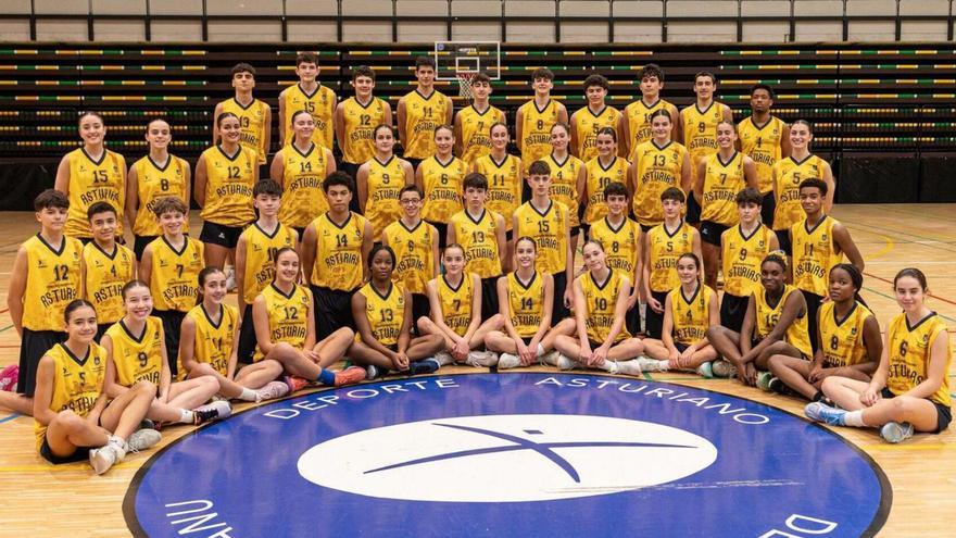 Los jugadores de las selecciones asturianas de baloncesto. | FBPA
