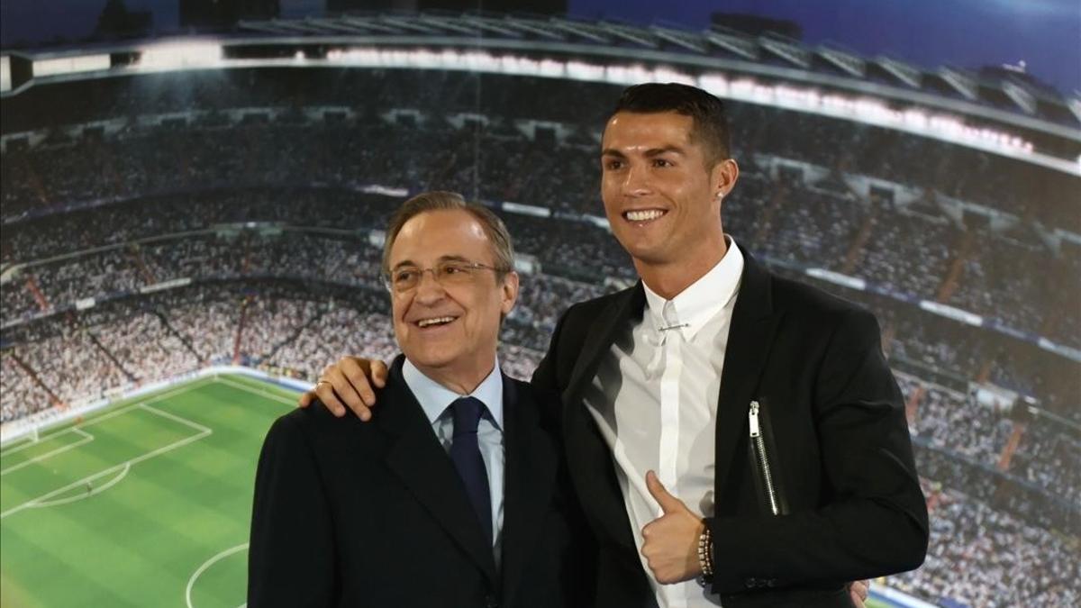 Florentino Pérez y Cristiano Ronaldo, el pasado 7 de noviembre cuando fue ampliado el contrato del portugués hasta el 2021
