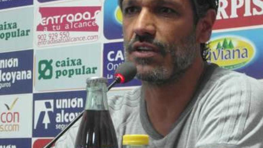 Toni Seligrat, en la sala de prensa de El Collao.