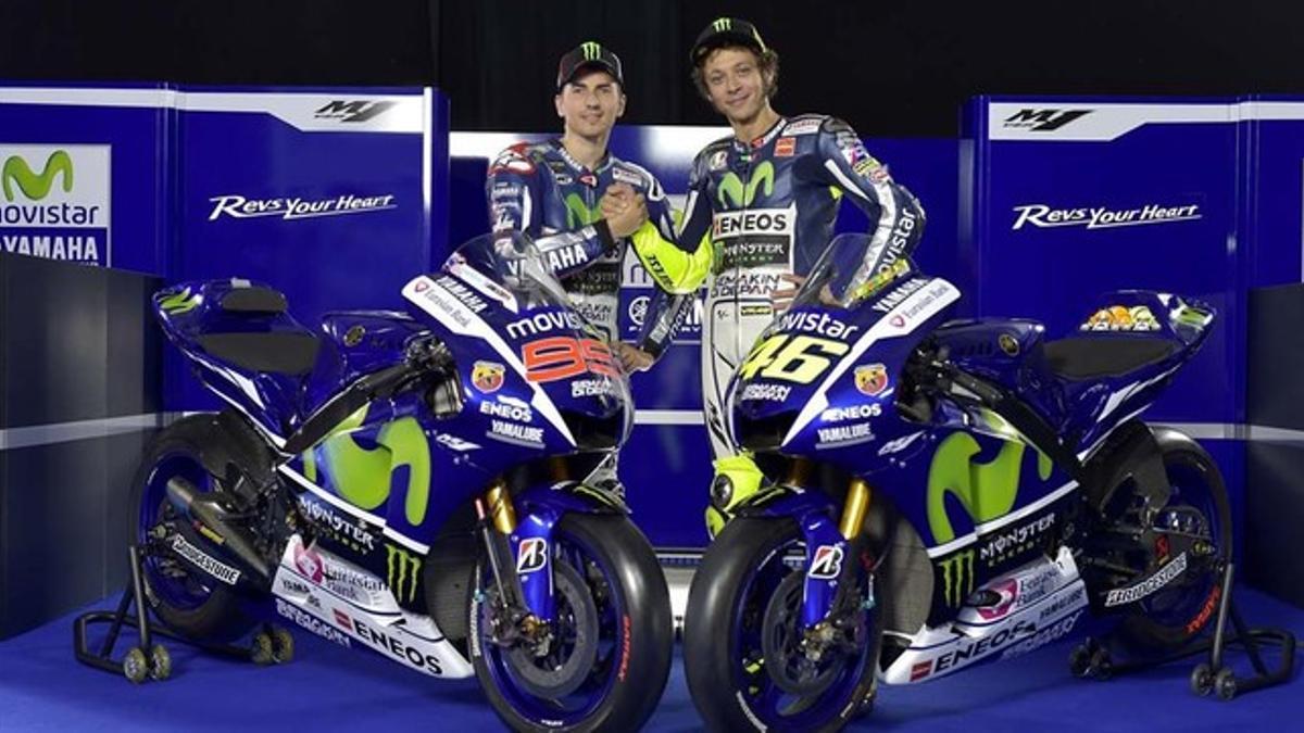 Lorenzo y Rossi, con sus motos.