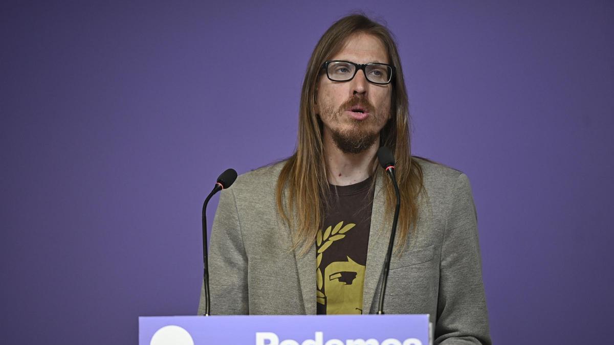 Pablo Fernández, de Podemos: “Sánchez mea a la gente y les dice que llueve”