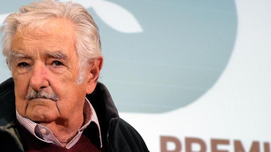 Mujica advierte en València de un &quot;holocausto ecológico&quot; y pide combatir al plástico