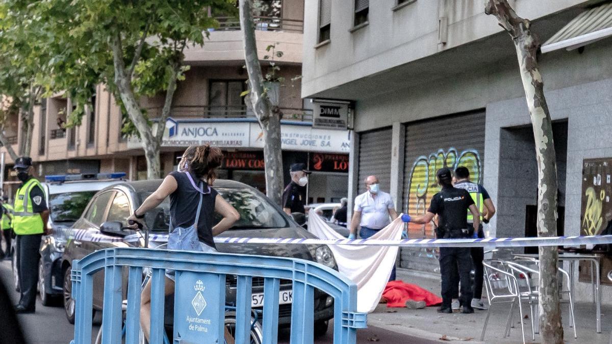 Muere un hombre tras precipitarse desde un cuarto piso en Palma