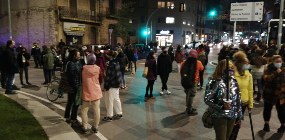 Unes 150 persones paralitzen el trànsit a la Bonavista contra la violència masclista