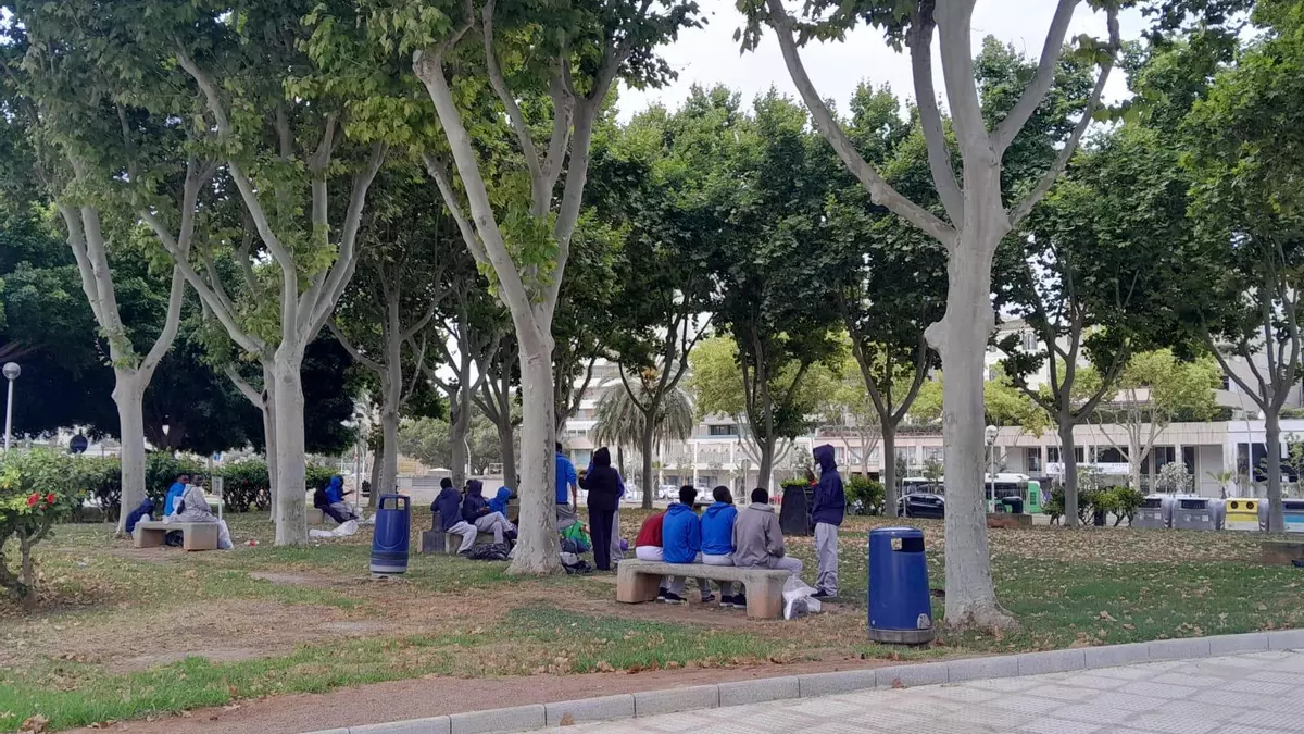 Migrantes llegados en patera a Baleares pasan hasta dos noches al raso "en pésimas condiciones" antes de ser enviados a la península