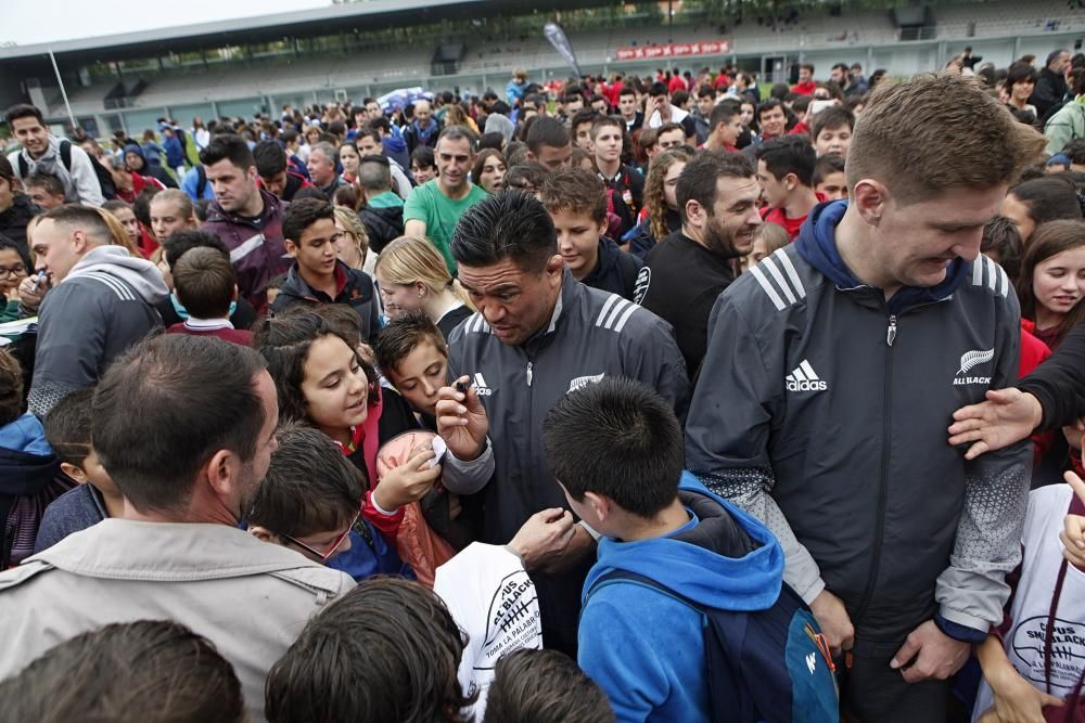 Los All Blacks dirigen un entrenamiento con alumnos en Gijón