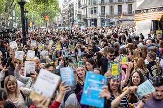 El Sant Jordi dels ‘best sellers’ de soca-rel: Dueñas, Bosch i Falcones contra tots els altres