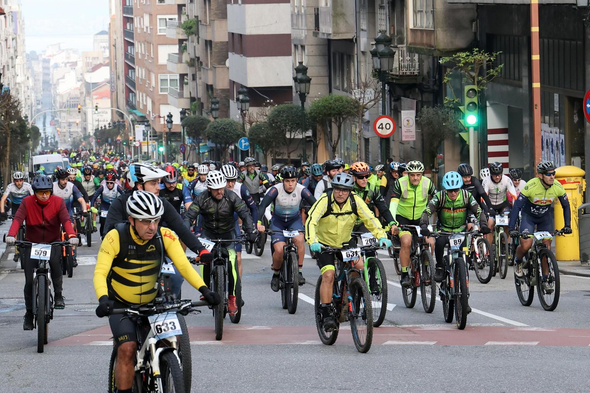 Más de 800 participantes dan la pedalada en Vigo